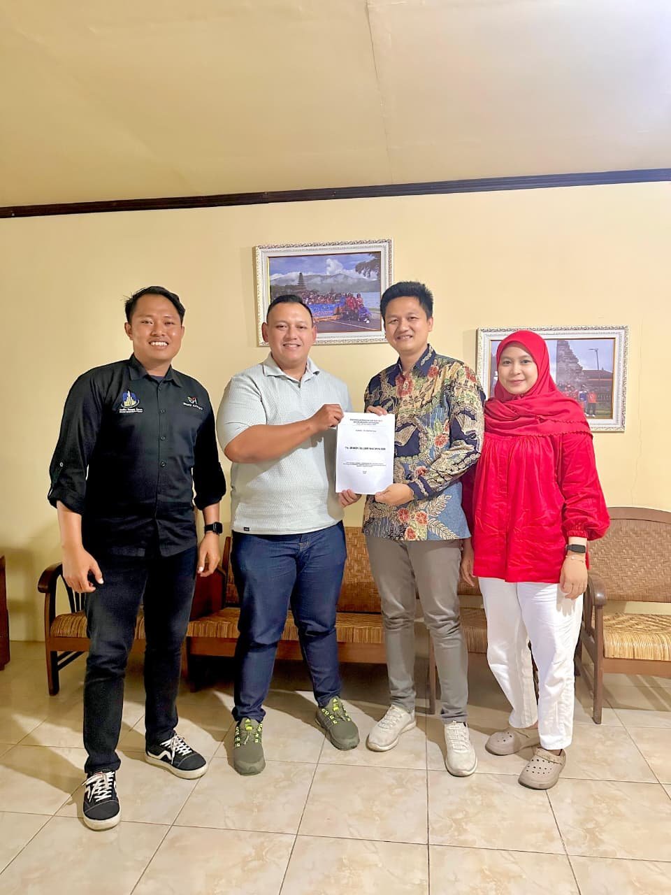 Foto bersama tim dan klien Andika Bangun Karya setelah penandatanganan (2)