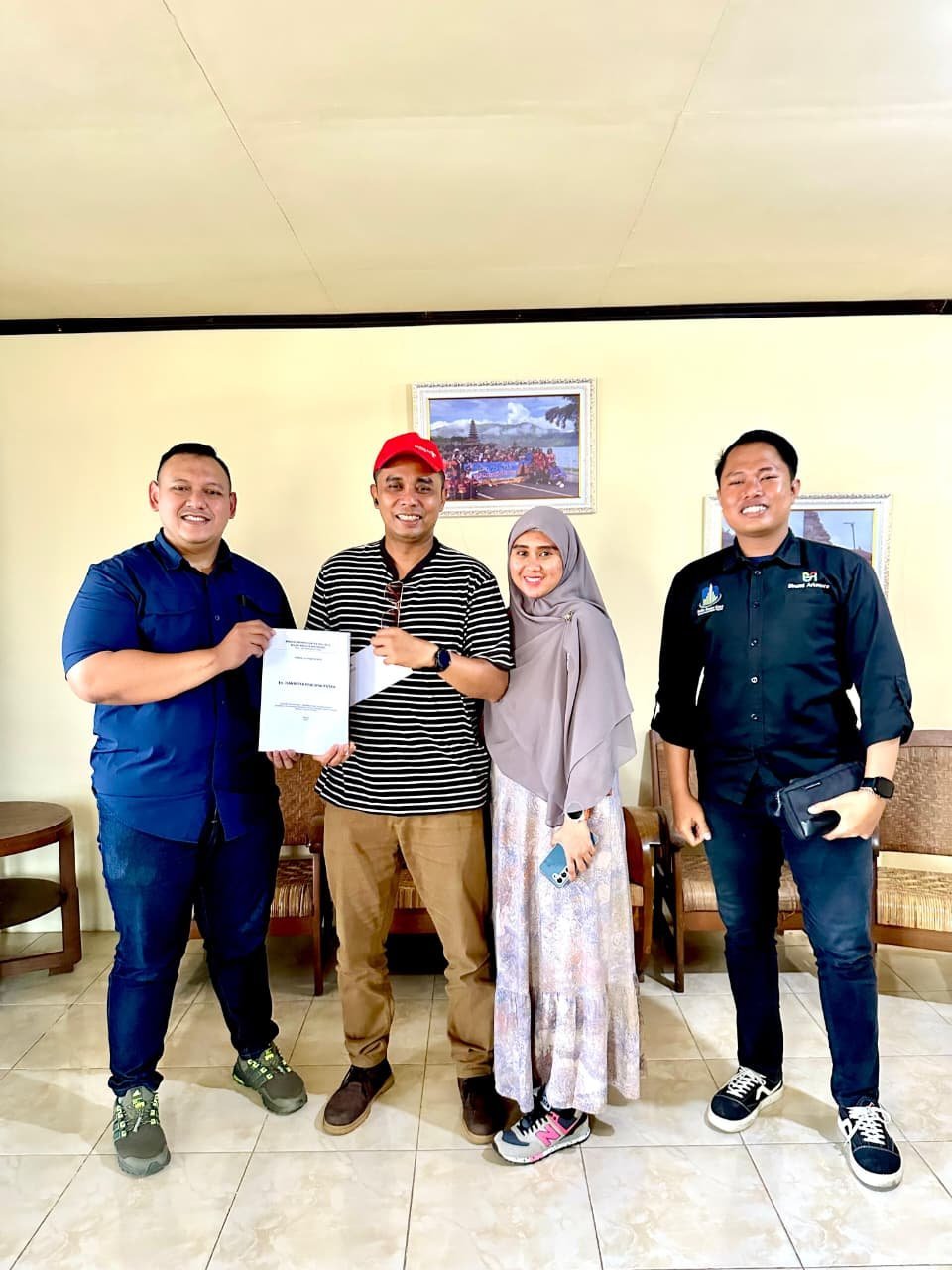 Foto bersama tim dan klien Andika Bangun Karya setelah penandatanganan (3)