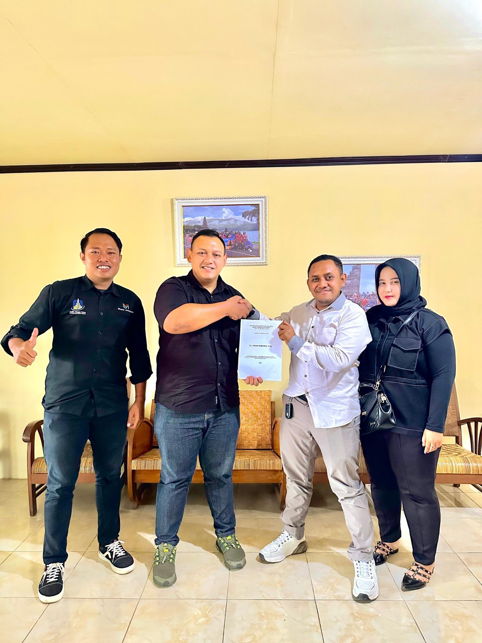 Foto bersama tim dan klien Andika Bangun Karya setelah penandatanganan (4)
